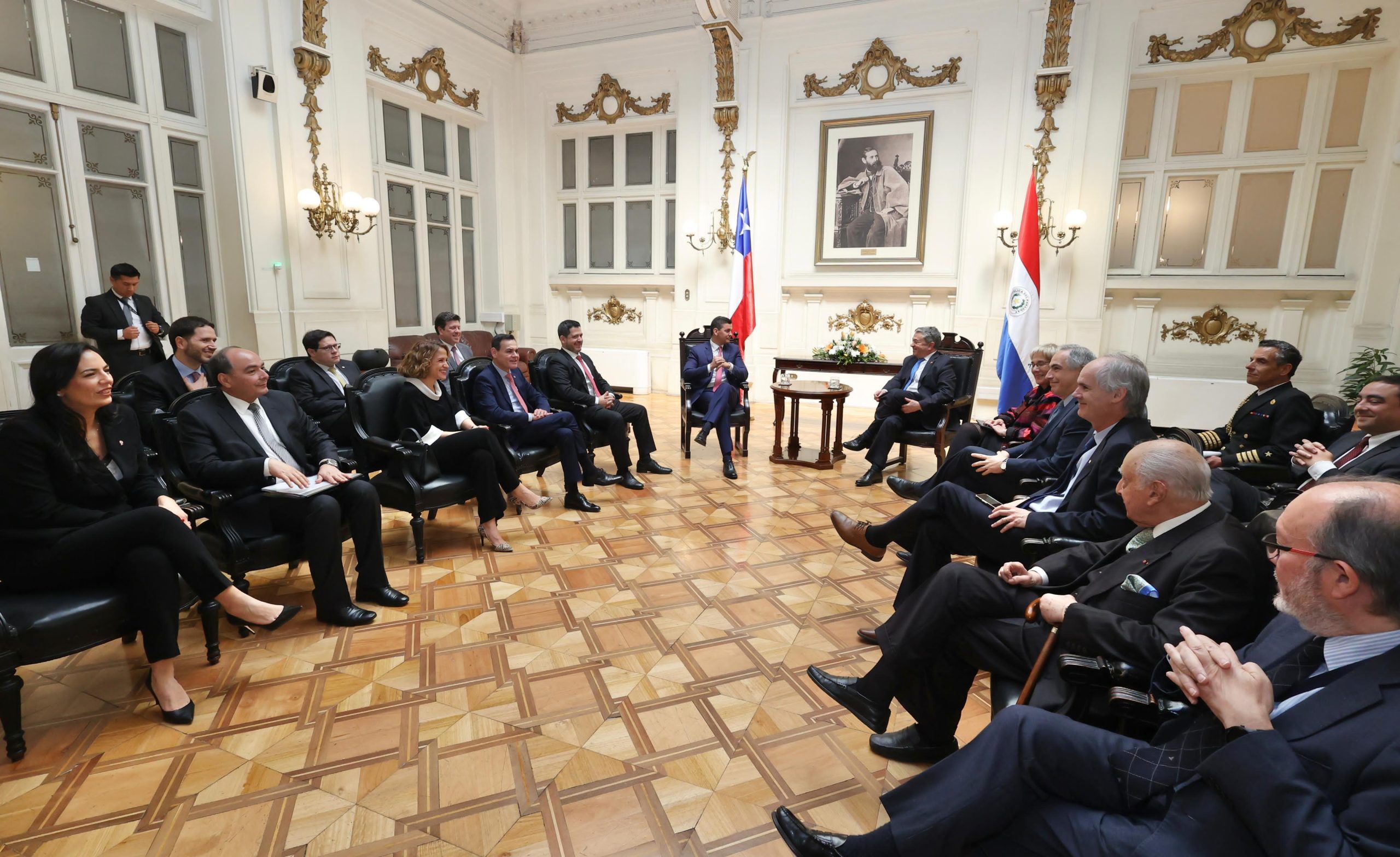 Mandatario fortalece relaciones bilaterales con Congreso de Chile