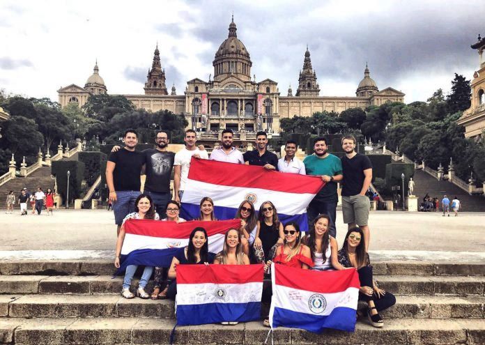 Becas Fundación Carolina: Oportunidades para profesionales paraguayos en España