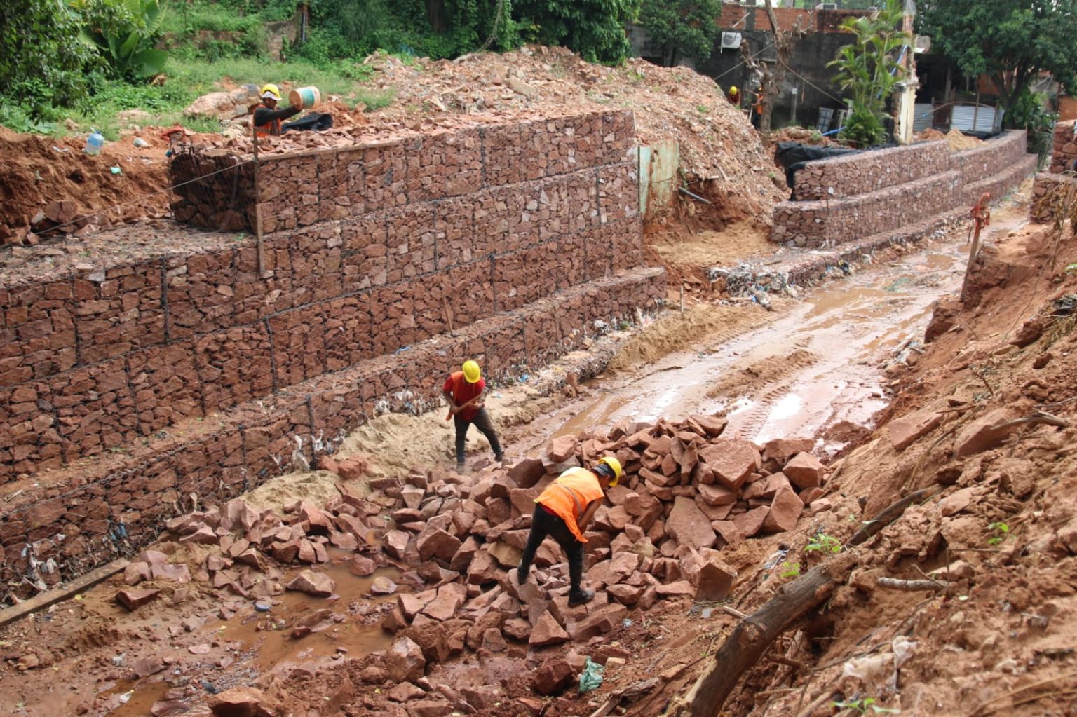 MUVH continúa construcción de muro en cauce México dentro de proyecto de Chacarita Alta