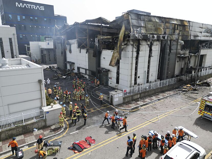 Un incendio en una fábrica de baterías de litio deja 22 muertos en Corea del Sur