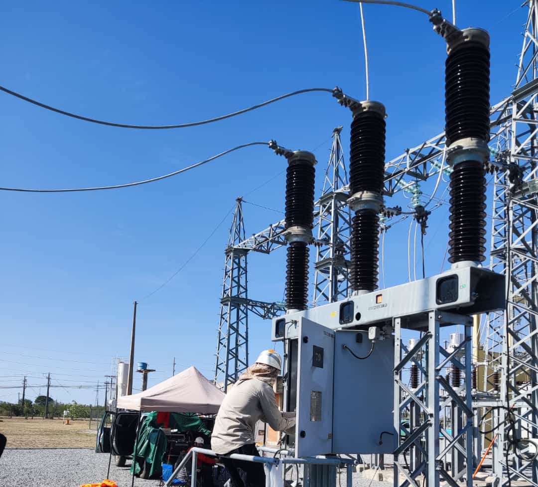 La ANDE encara mantenimiento preventivo de equipos de potencia en subestación Vallemí